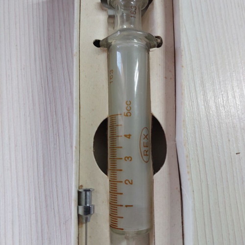 Glass syringe 5cc from the 1960s like new