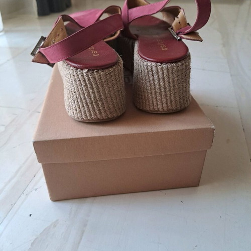Tsitsivas pink leather platform sandals like new
