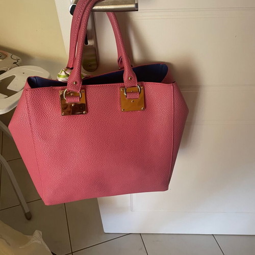 Pink handbag like new with strap and inner pocket