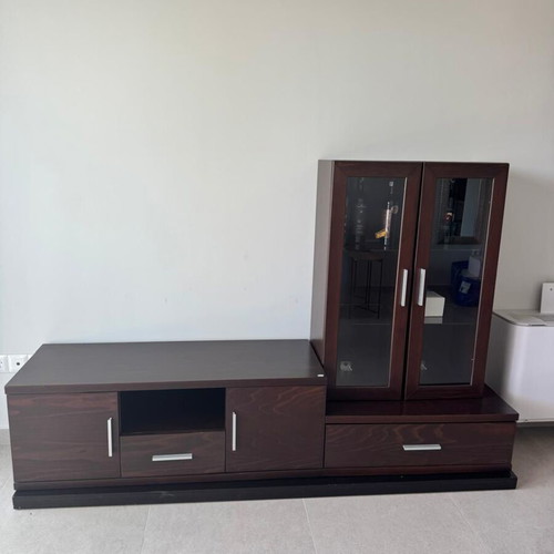 Living room unit like new, 3 pieces with glass cabinets