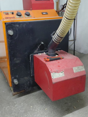 Pellet burner and boiler used