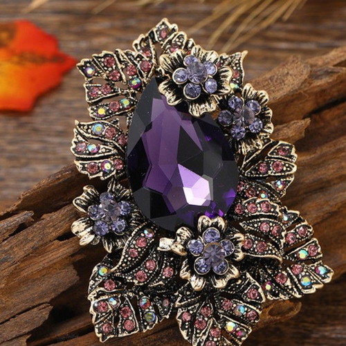 Brooch medallion Violet Rouge new with multicolor crystals