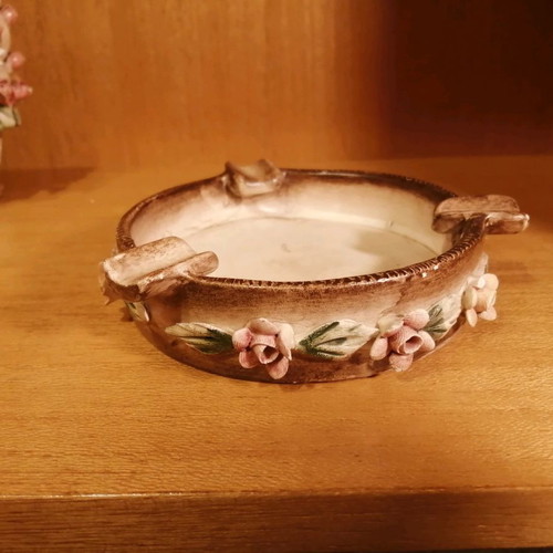Porcelain Capodimonte ashtray in excellent condition