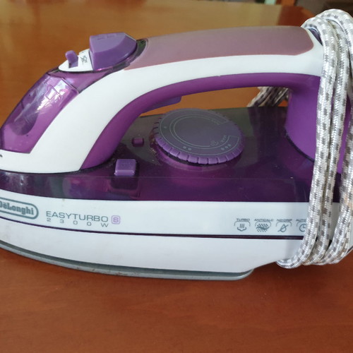 Delonghi EasyTurbo 8 steam iron used, 2300w, Antical, Auto On-Off