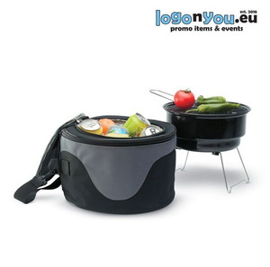 Barbecue cooler bag. Metal BBQ is inside the bag. Isolation material: PE foam layer. Capacity 3L.