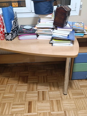 Γραφείο Neoset με 3 συρτάρια και ράφια σαν καινούργιο