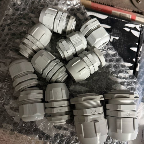 Cable gland nuts new, 11 pieces, 2 large for PG16+