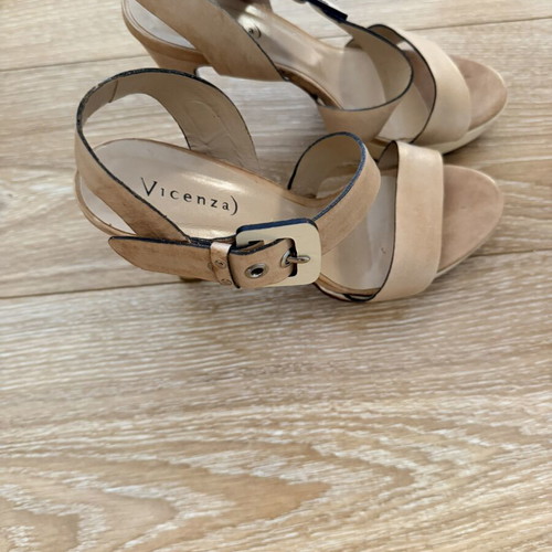 Vicenza leather sandals like new, size 40, white beige