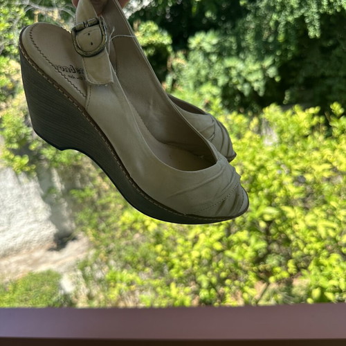 Wonders Leather Wedge Sandals like new, size 39, beige