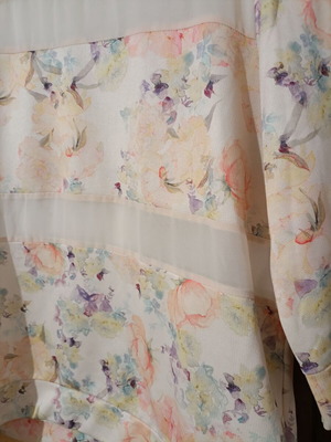 Pull and Bear floral blouse like new, polyester spring