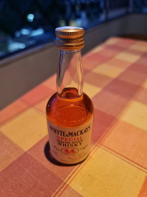 Whyte & Mackays Special Whisky 5.5 cl like new collectible miniature