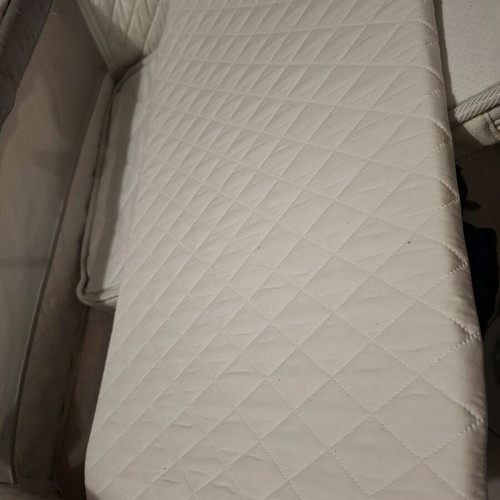Baby cot like new with anatomical mattress and rocking legs