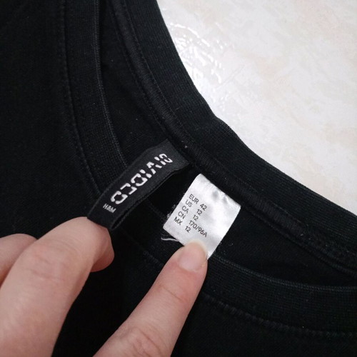 H&M women's short-sleeve t-shirt XL like new, black with print