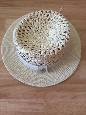 Beach hat like new