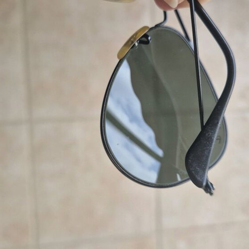 Γυαλιά ηλίου Ray-Ban μεταχειρισμένα, μεταλλικός μαύρος σκελετός, σκούροι φακοί