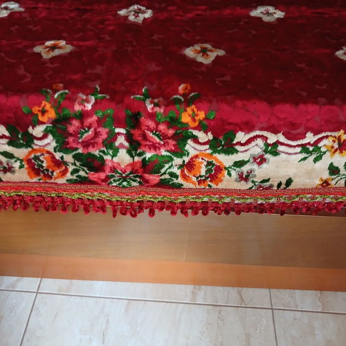Velvet vintage quilt set with two pillowcases, burgundy