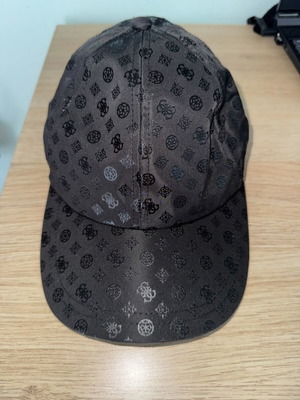 Guess black cap