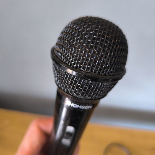 Thomson Dynamic Microphone with Built-in 3.5mm Jack Cable like new