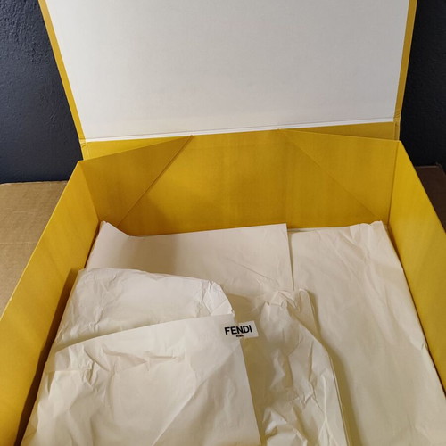 FENDI κουτί συσκευασίας, κορδέλα και dustbag μεταχειρισμένα