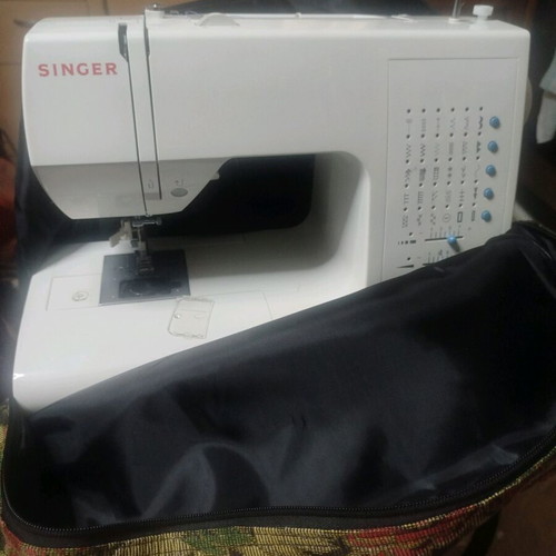 Singer electronic sewing machine like new