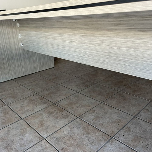Conference table with 6 visitor chairs like new