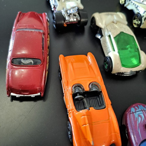 Συλλογή 9 αυτοκινητάκια Hot Wheels, vintage και μοντέρνα μοντέλα
