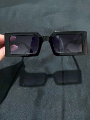 Black square sunglasses like new
