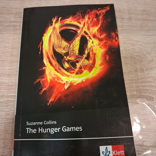 The Hunger Games book like new, English language