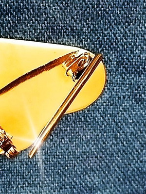 14K gold jewelry lapel pin with piano and keys new