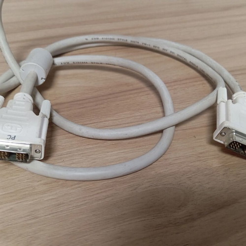 VGA cable male to male 1.9m like new
