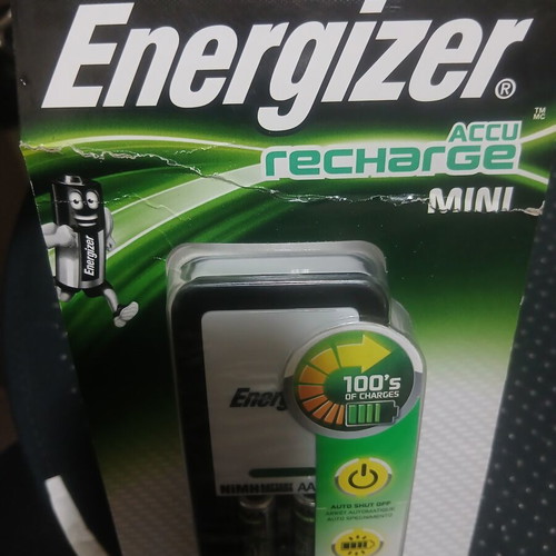 Energizer Mini Charger 2-Slot with Rechargeable AA AAA Batteries new