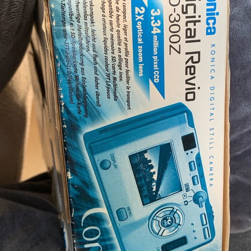 Konica Digital Revio KD-300Z vintage digital camera like new with accessories