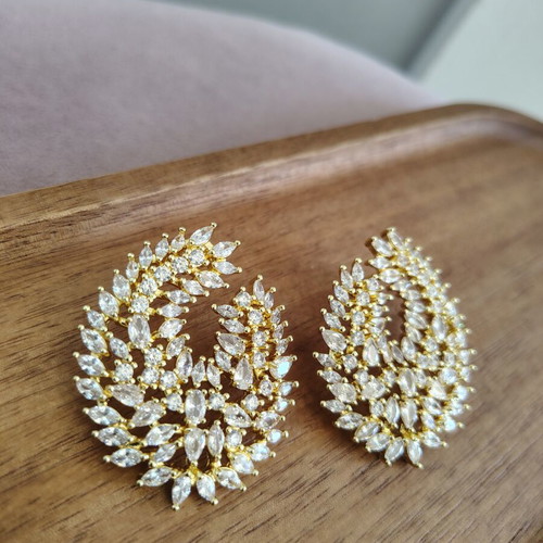 Gold earrings with zircon stones