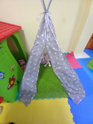 Children's play tent like new with musical and educational books