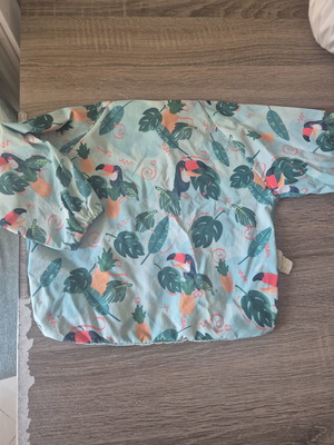 Silicone bib with sleeves waterproof used