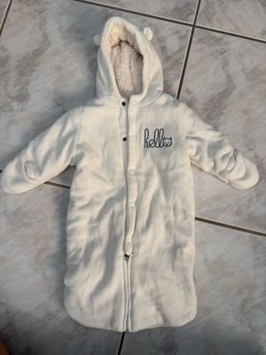 Kiabi baby romper like new with hood and fleece lining