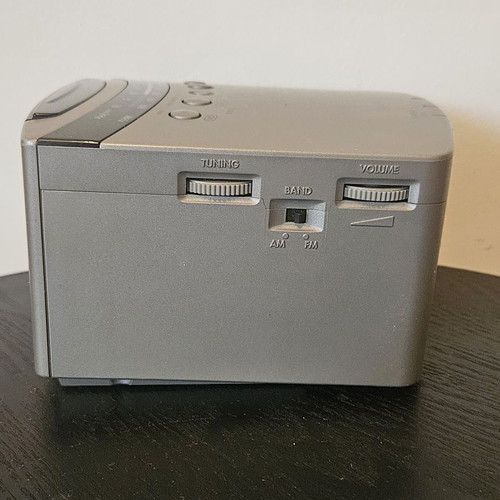 Sony radio alarm clock like new