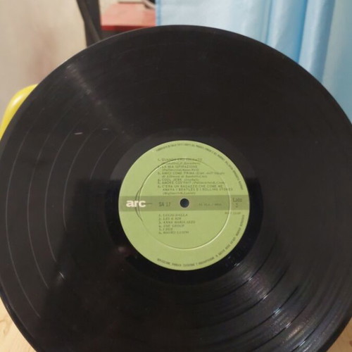 Vinyl record with Italian songs used