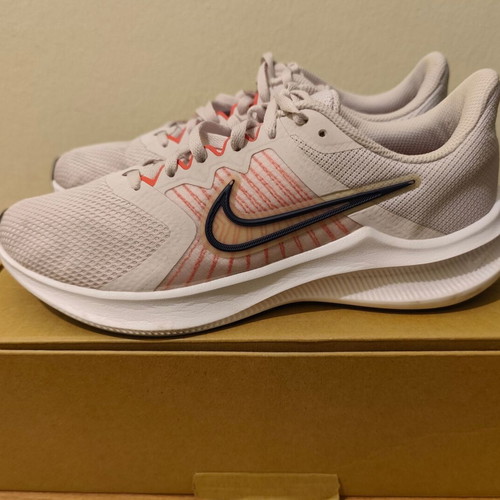 Αθλητικά Παπούτσια Nike WMNS Downshifter 11 μεταχειρισμένα, νούμερο 40,5, πολύχρωμα