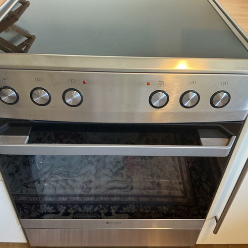 Whirlpool WB70I 932 X Aqua fridge freezer, Morris MKV-64326 ceramic stove, Bosch SMS4HTI00E dishwasher