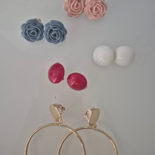 Clip-on earrings pack of 5 pairs like new