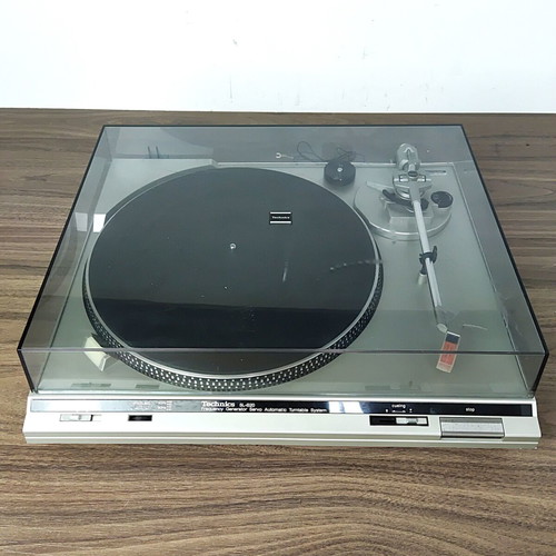 Technics SL-B20 vintage turntable used with stroboscope pitch control