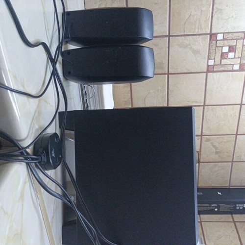 Logitech Z313 2.1 Speaker System like new, 50W, subwoofer and satellites
