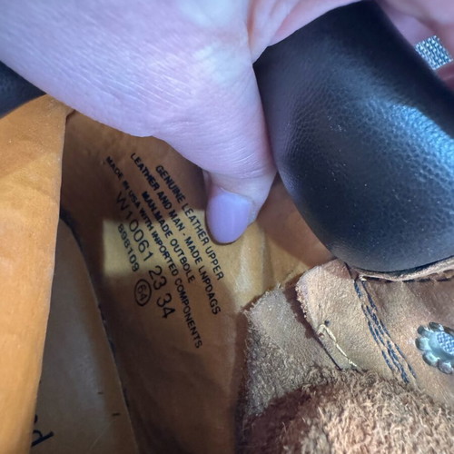 Junior boots leather used, needs cleaning service, size 34
