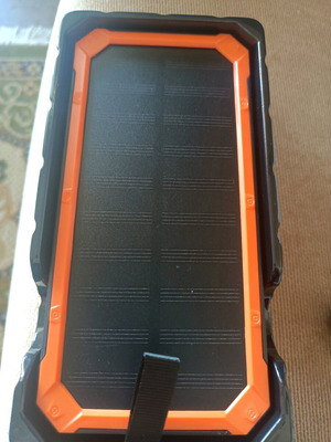 Powerbank 10000 mAh με φωτοβολταϊκό πάνελ και LED φακό καινούργιο