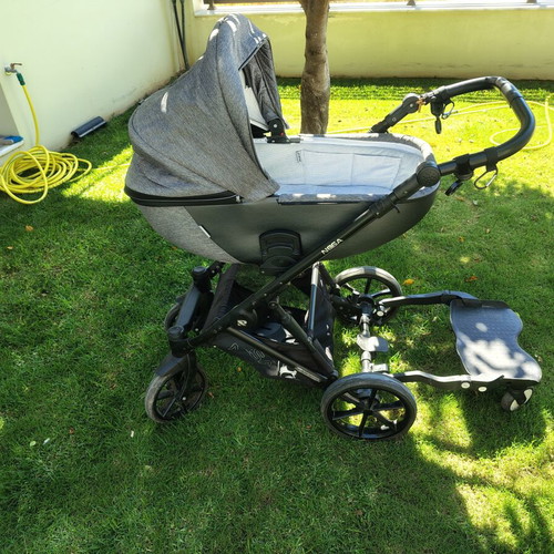 Riko 3-in-1 Baby Stroller like new with step for second child