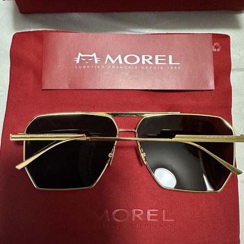 Bottega Veneta sunglasses like new, gold color