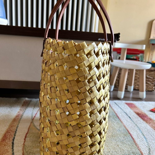 Summer straw shoulder bag like new, yellow, leather straps