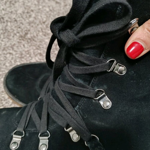 Zara hiking boots with fur like new, size 39, black