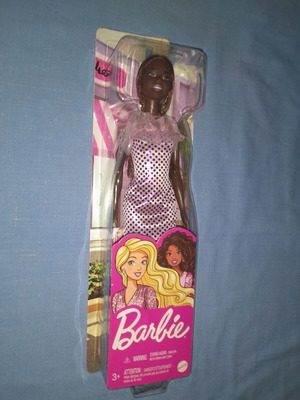 Barbie T7580 καινούργιο με μοντέρνες εμφανίσεις